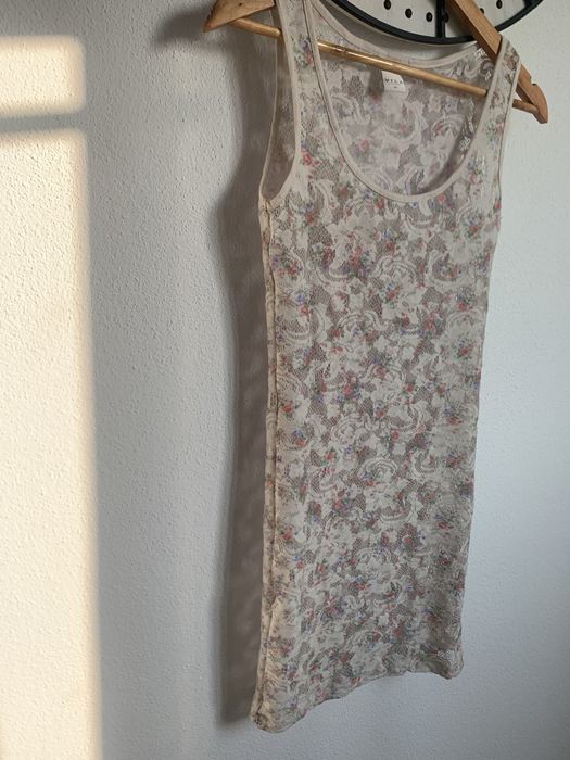 Vestido floral de renda