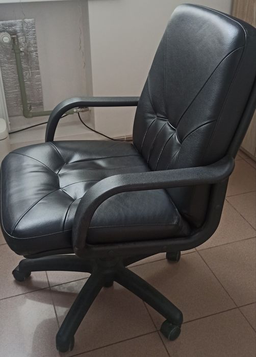 Продам офисное кресло руководителя. Отличное состояние.