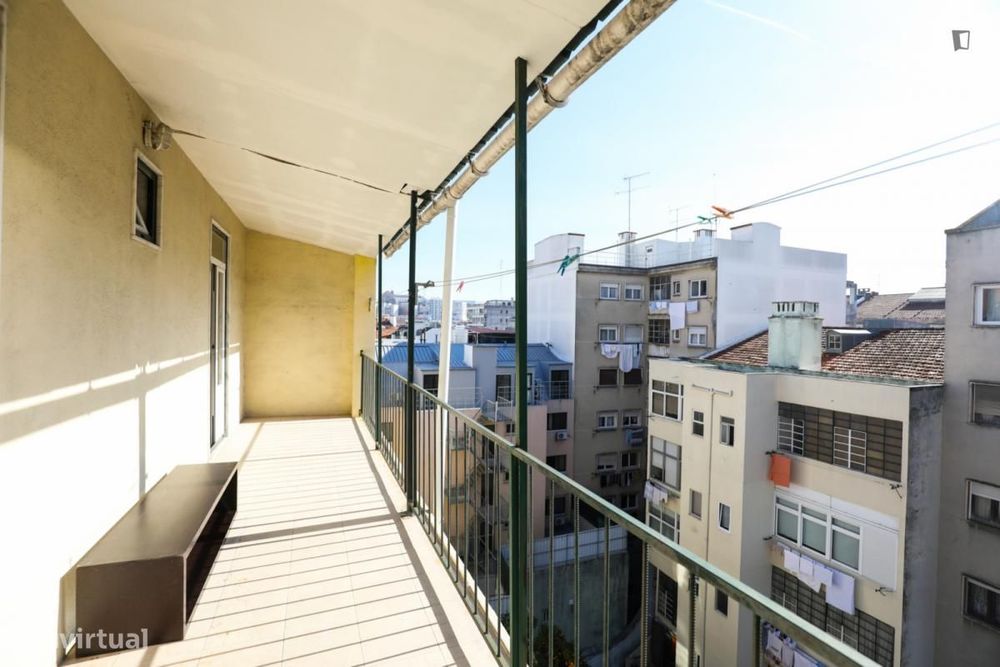 Quarto - localizado em Arroios Lisbon