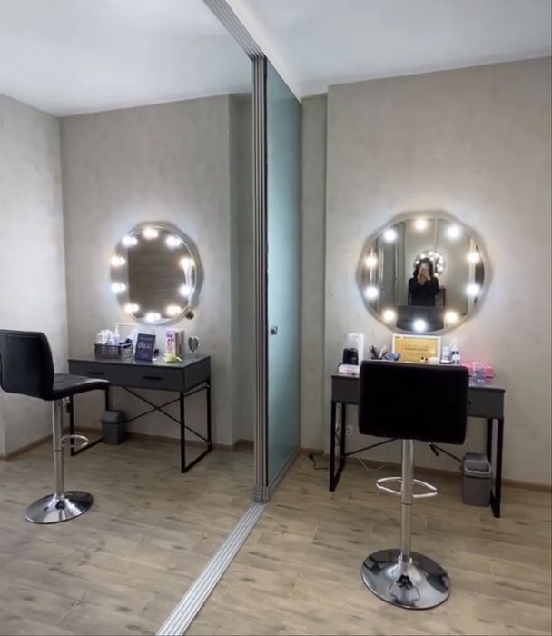 Туалетний столик з ящиками