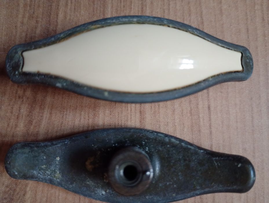 Uchwyty meblowe 13 sztuk metal porcelana ecru