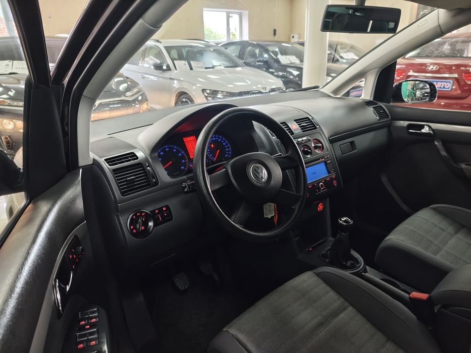 Volkswagen Touran 1.6МРі 8V 5МКПП 2006 р.в. (102 к.с.)
