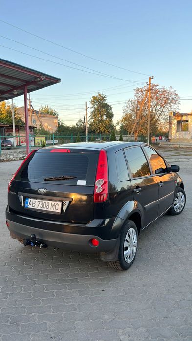 Автомобіль Форд фієста