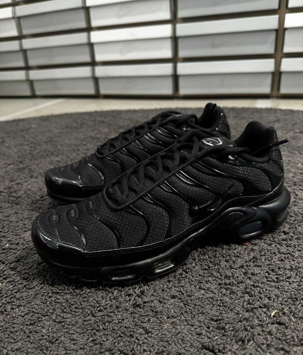 NIKE AIR MAX|PLUS cale czarne meskie obuwie TN Black R.37,5
