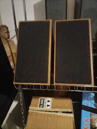 kolumny głosnikowe lampa