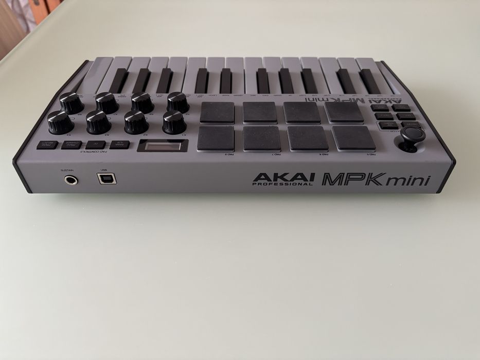 Akai MPK mini + Mala Rigida