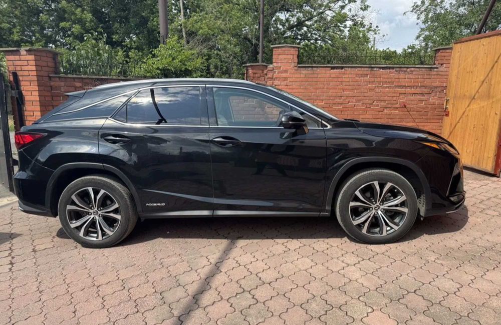Lexus RX450h 2021 - Premium Hybrid у чорному кольорі