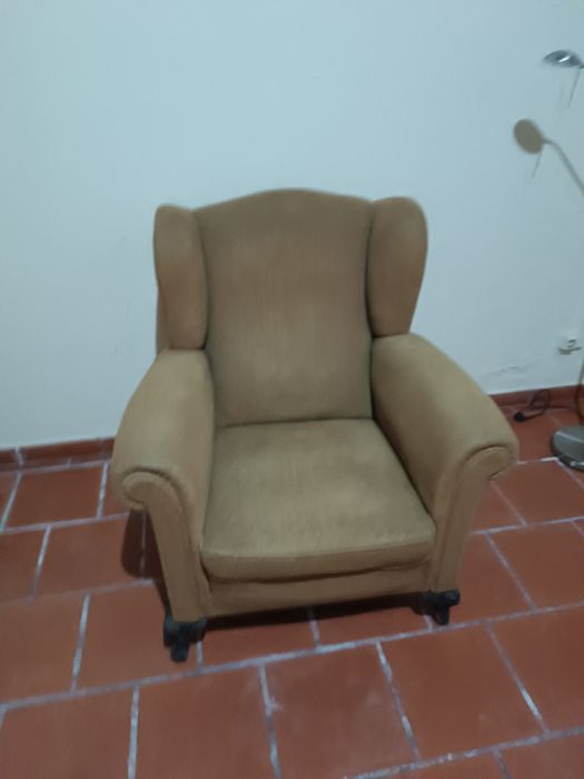 Sofá antigo de orelhas