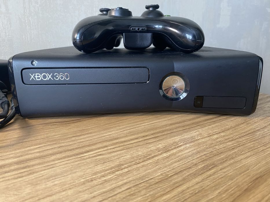 Продам Xbox 360 S