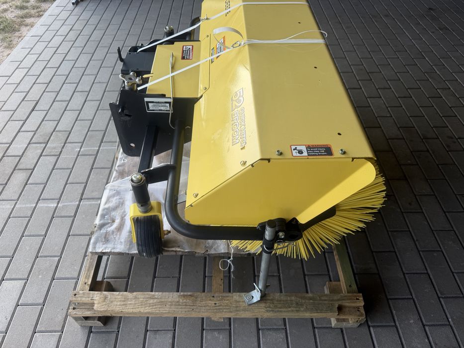 Szczotka zamiatająca John Deere 52” Quick Hitch – NOWA, nieużywana