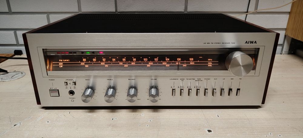 Amplituner AIWA AX-7300E. Vintage