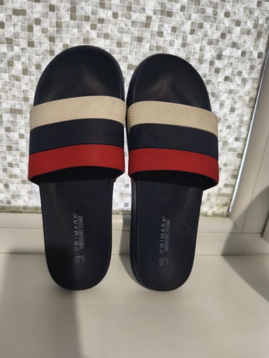 мужские шлепанцы бренда Primark