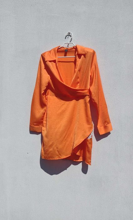 Красивое яркое оранжевое платье на запах с вышивкой Shein L