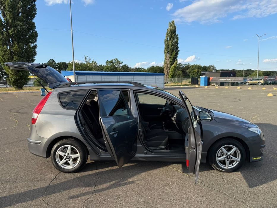 Продам автомобіль Hyundai i30CW