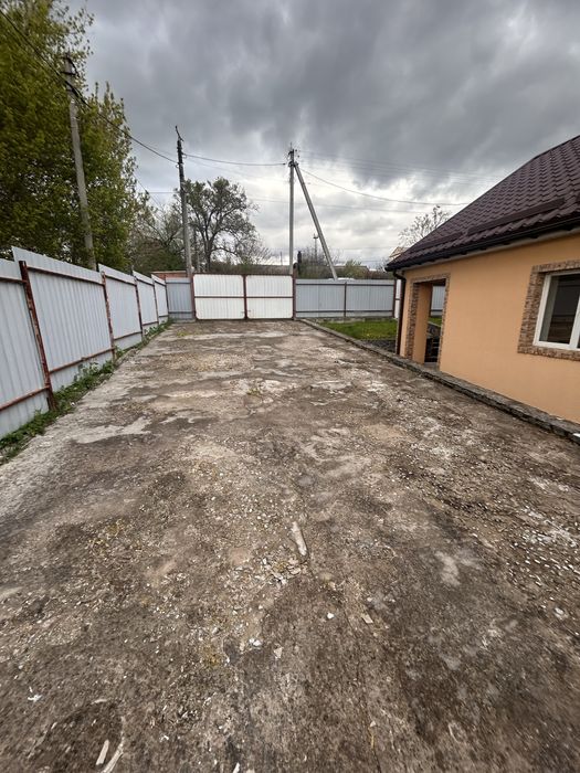 Продаж котеджу з готовим бізнесом