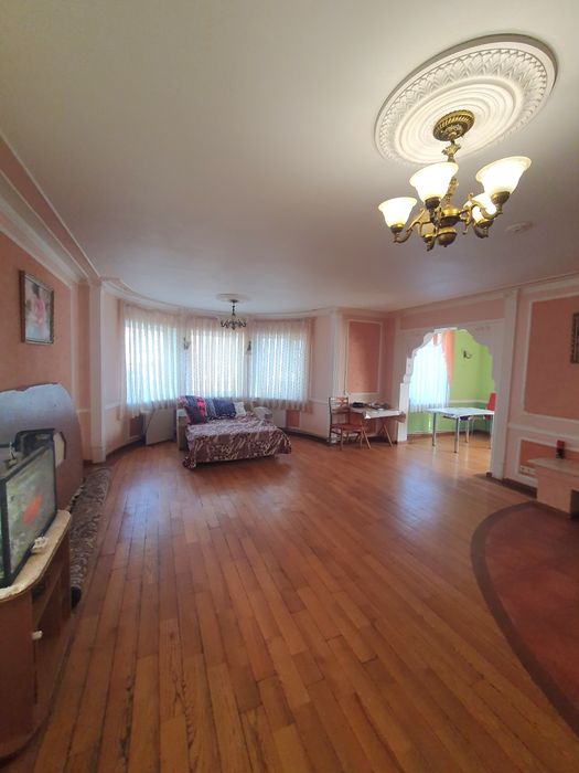 Продаётся добротный 3-х эт.дом в Константиновке для большой семьи.