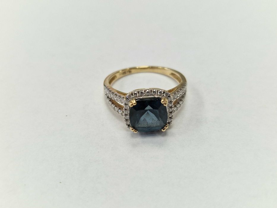 Złoty pierścionek/ 585/ 3.33 gram/ R13/ Topaz/ 52x DIA/ nowoczesny