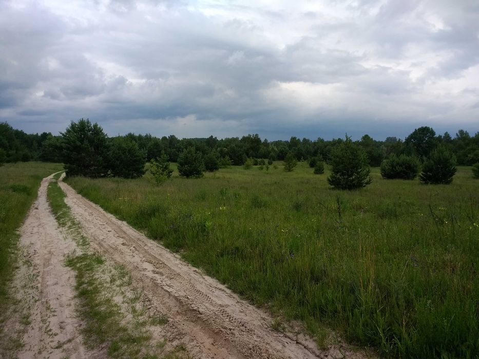 Продам землю навпроти комплексу Українське село. Ціна лише 10 000