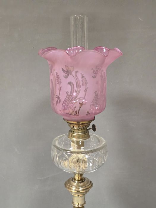 Kolumnowa lampa naftowa  styl wiktoriański  przełom XIX/XX w.