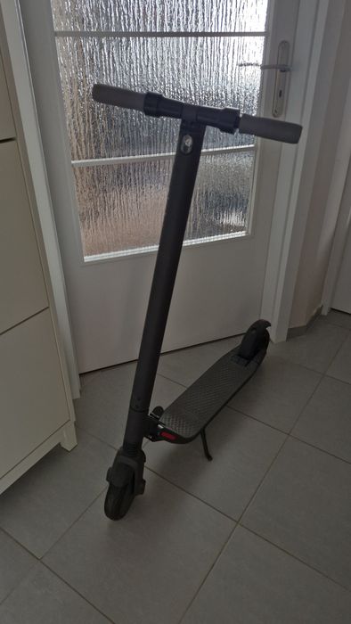 Hulajnoga Segway Ninebot Es2 z ładowarką