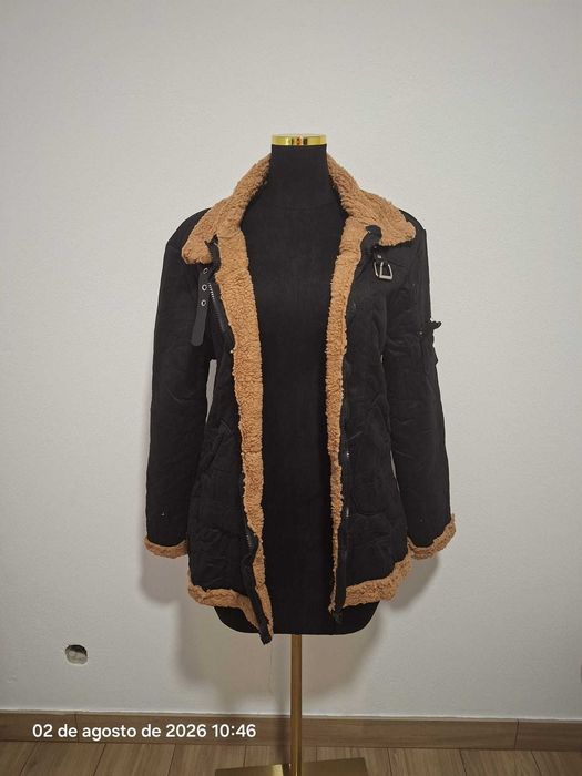 Casaco de Inverno Acolchoado Preto com Pelo Camel Quentinho
