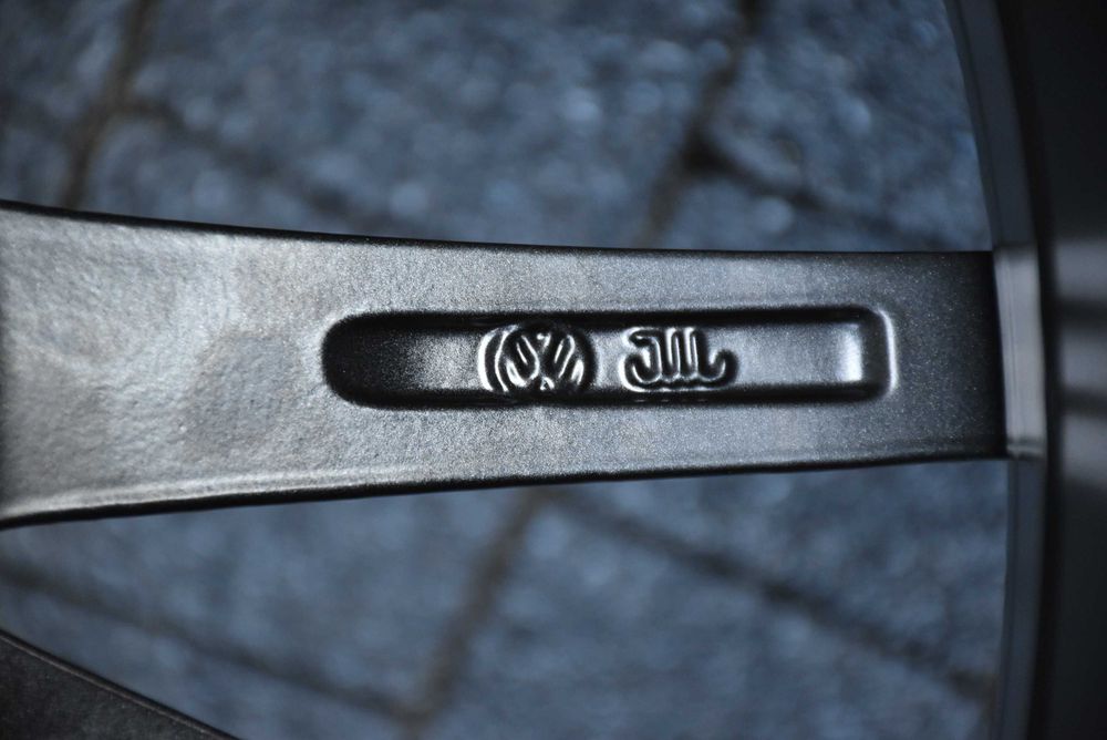 Nowe koła zimowe OEM VOLKSWAGEN Passat Pretoria 19" Continental