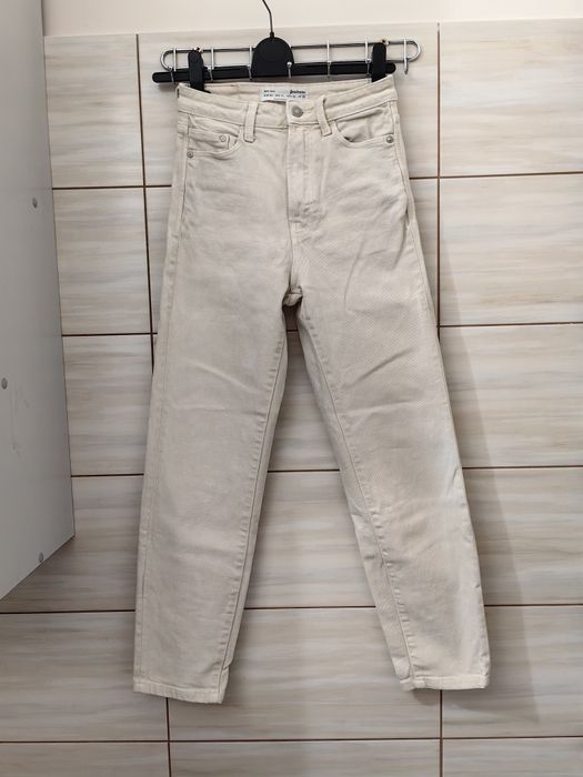 Kremowe mom jeans jeansy Stradivarius 34