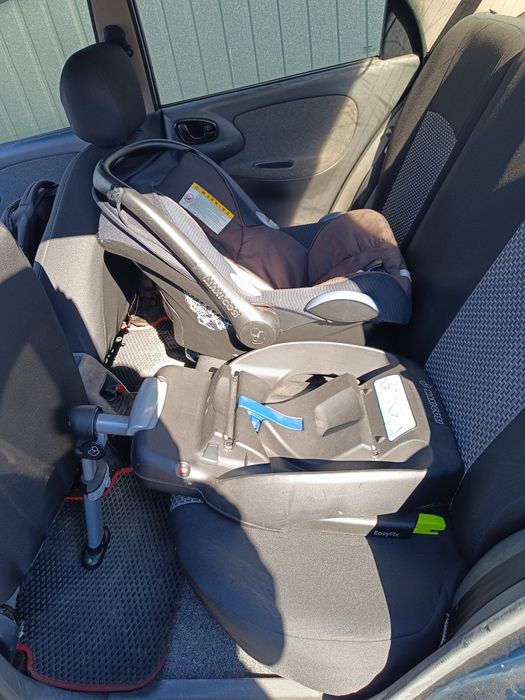 Автокрісло MAXI-COSI вкладка для немовлят  Базою від 0+