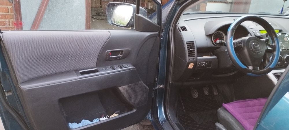 Автомобіль Mazda 5, 2006 року