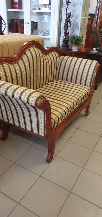 Mała stylowa sofa