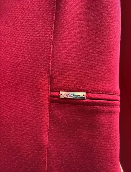 Czerwony elegancki żakiet / marynarka – klasyczna, dopasowana