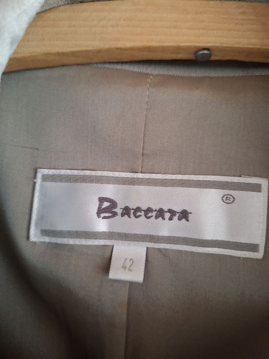 Garsonka damska rozmiar 42  jak na zdjeciach.