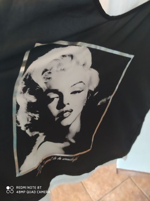 Bluzka z nadrukiem Marilyn Monroe.