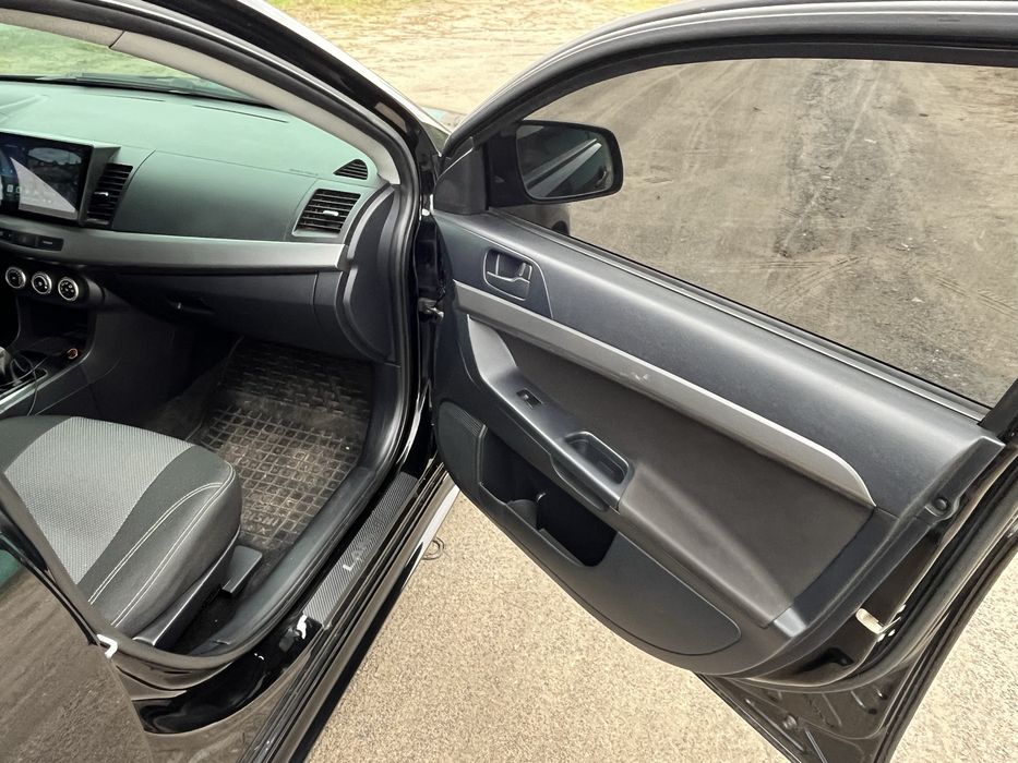 Продам Mitsubishi Lancer X 2.0 (Митсубиси Лансер 10 2.0)