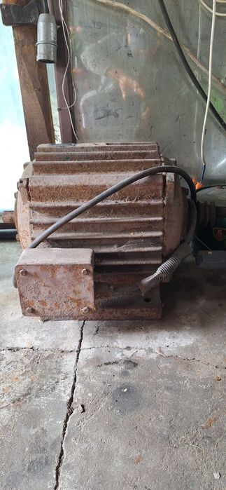 Silnik elektryczny 4.5 kW 950 obr/min