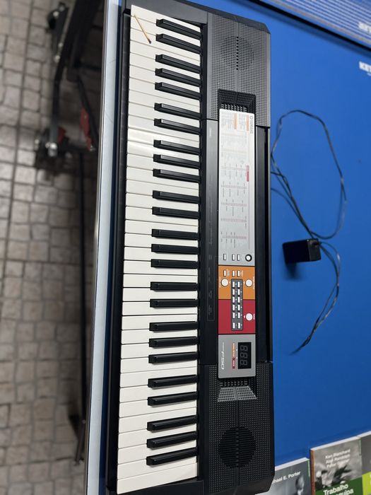 Teclado piano com 5 escalas
