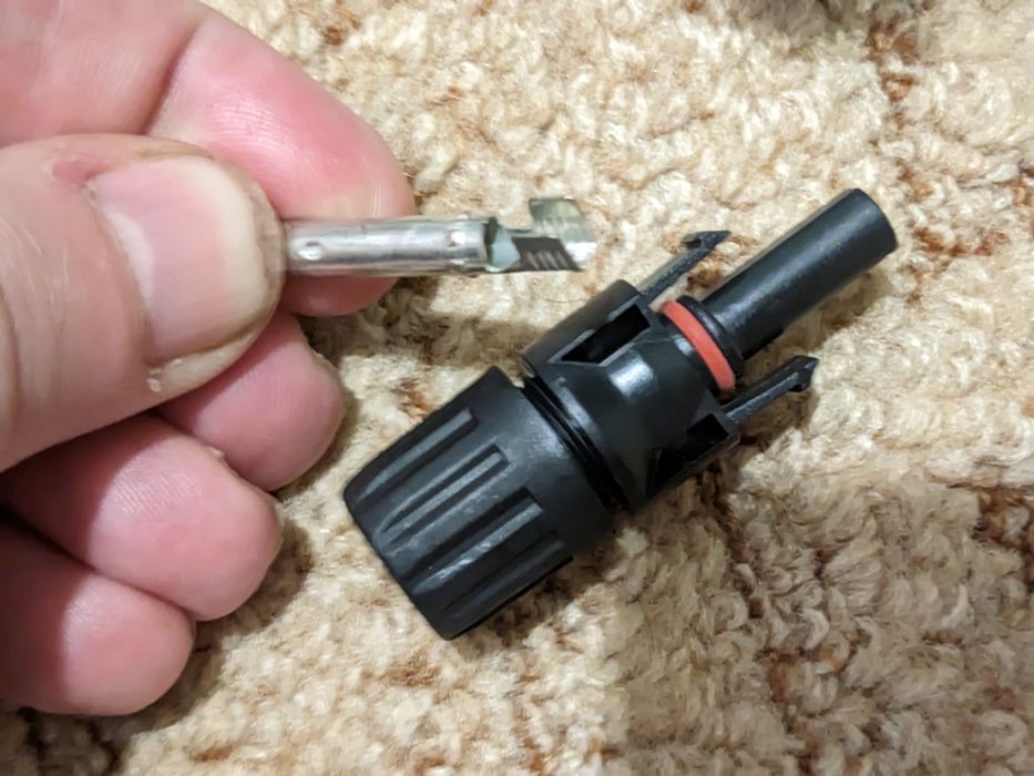 mc4 конектор на сонячні панелі