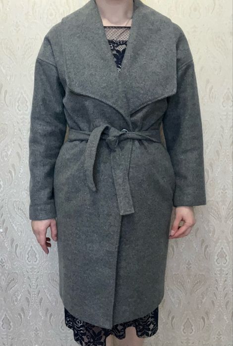 Сіре кашемірове пальто на запах із поясом