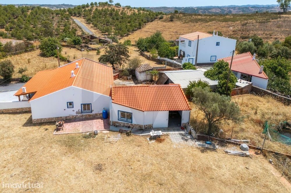 Moradia térrea remodelada com amplo terreno, perto da Barragem de Odel
