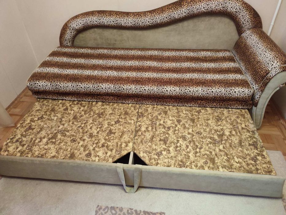 Диван для спальні, розкладний