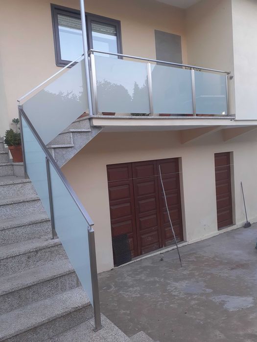 Gradeamentos, portões e estruturas metálicas