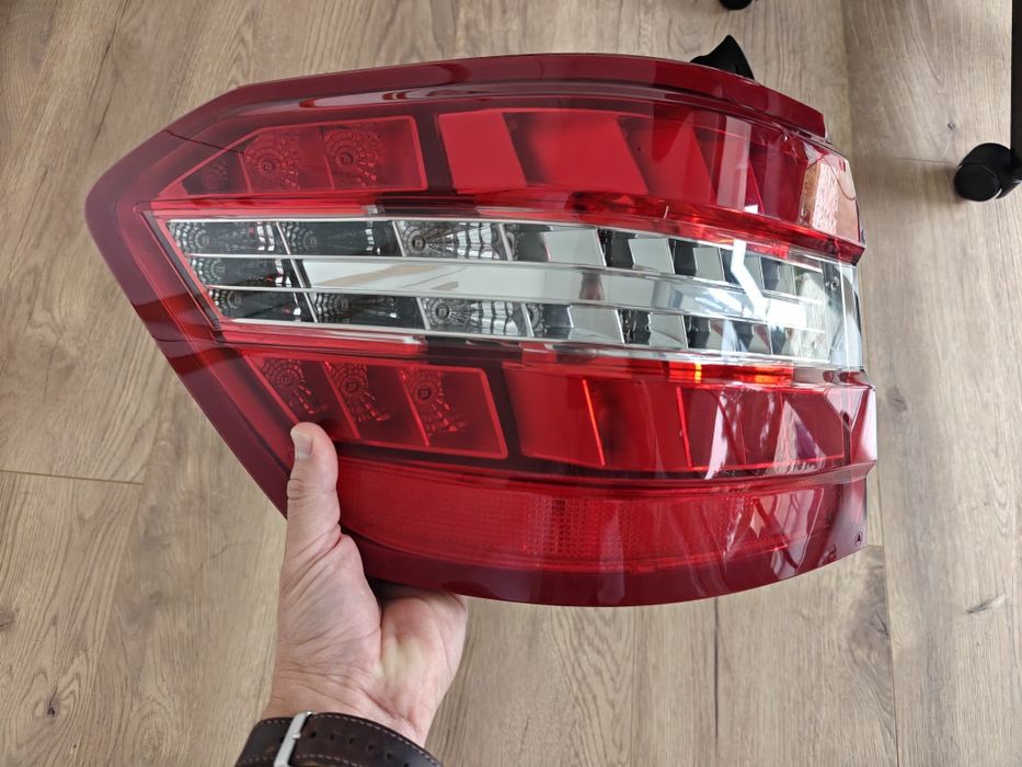 Luz traseira Mercedes S212 carrinha