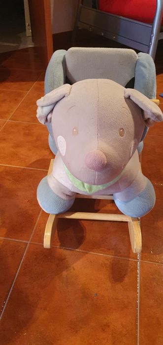 Cavalo madeira e pelucia