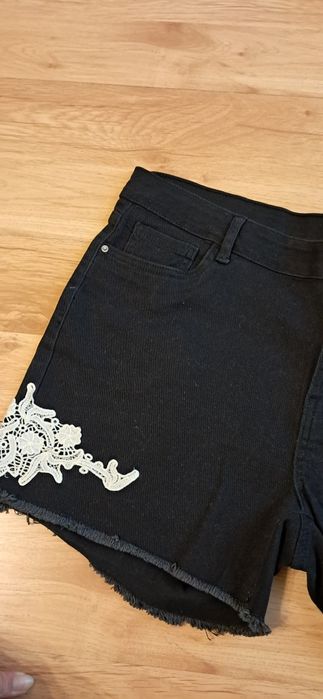 Czarne nowe spodenki jeansy r.44 z koronką