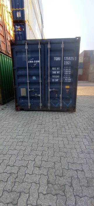 Contentores usados e novos