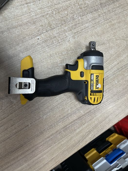 Dewalt DCF880 /  акумуляторний гайковерт Девольт 1/2