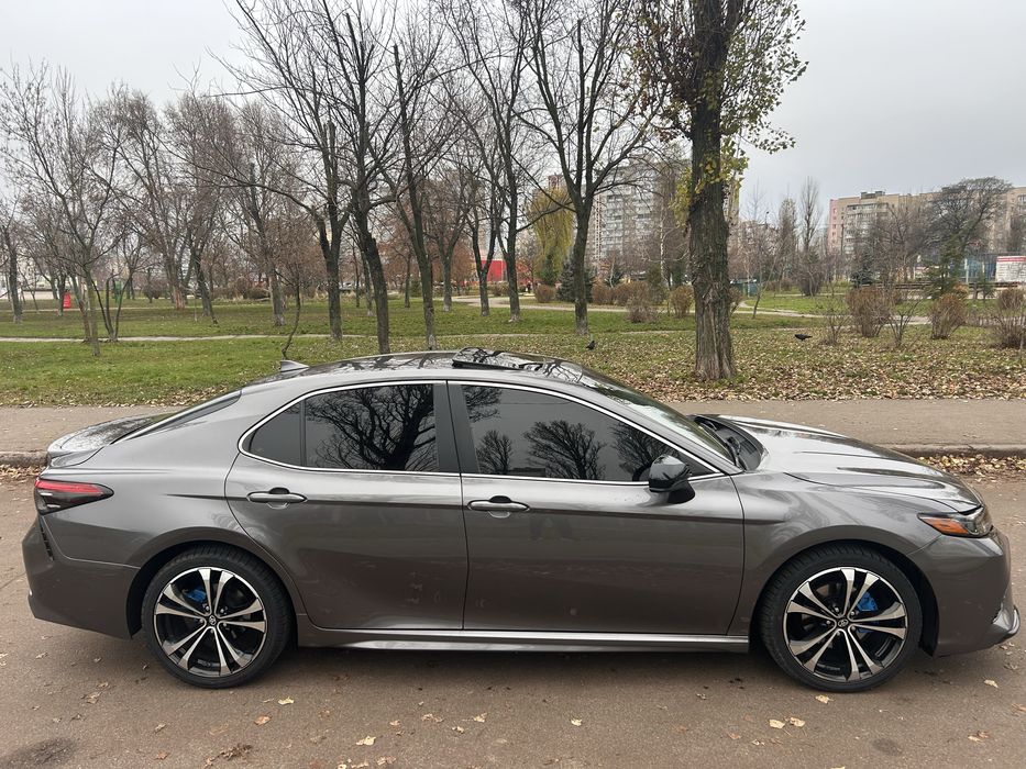 Toyota Camry 70 SE 2019