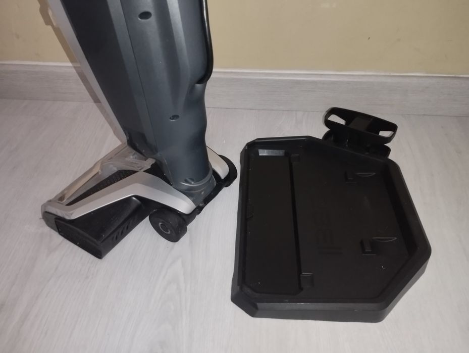 Aspirador vertical Bissell CrossWave C3 multifunções com base de apoio