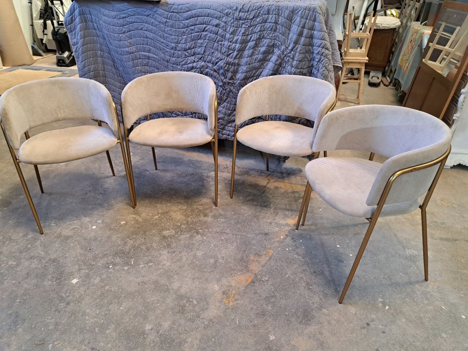 4 cadeiras  novas