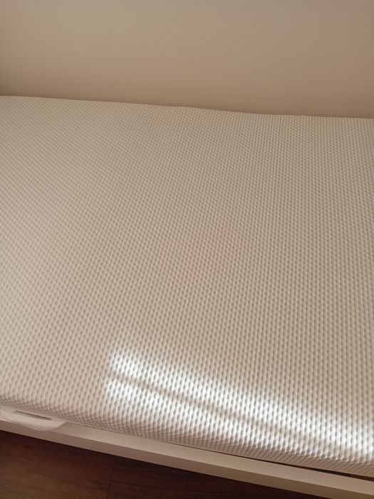 Cama e colchão de solteiro como novos